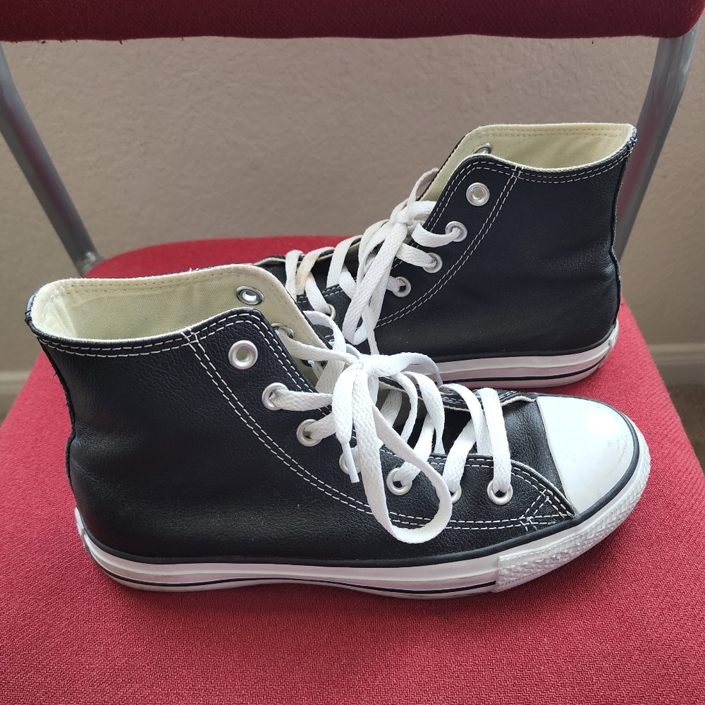 BLACK LEATHER CONVERSE WOMENS SIZE 7
